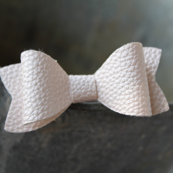 Light Pink Hair Bow - Picture 1 of 1